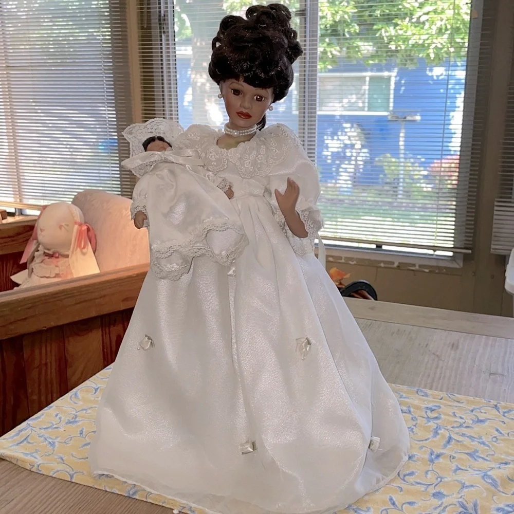 Avon 2000 Special Memories Mother and Child Porcelain Doll Preloved